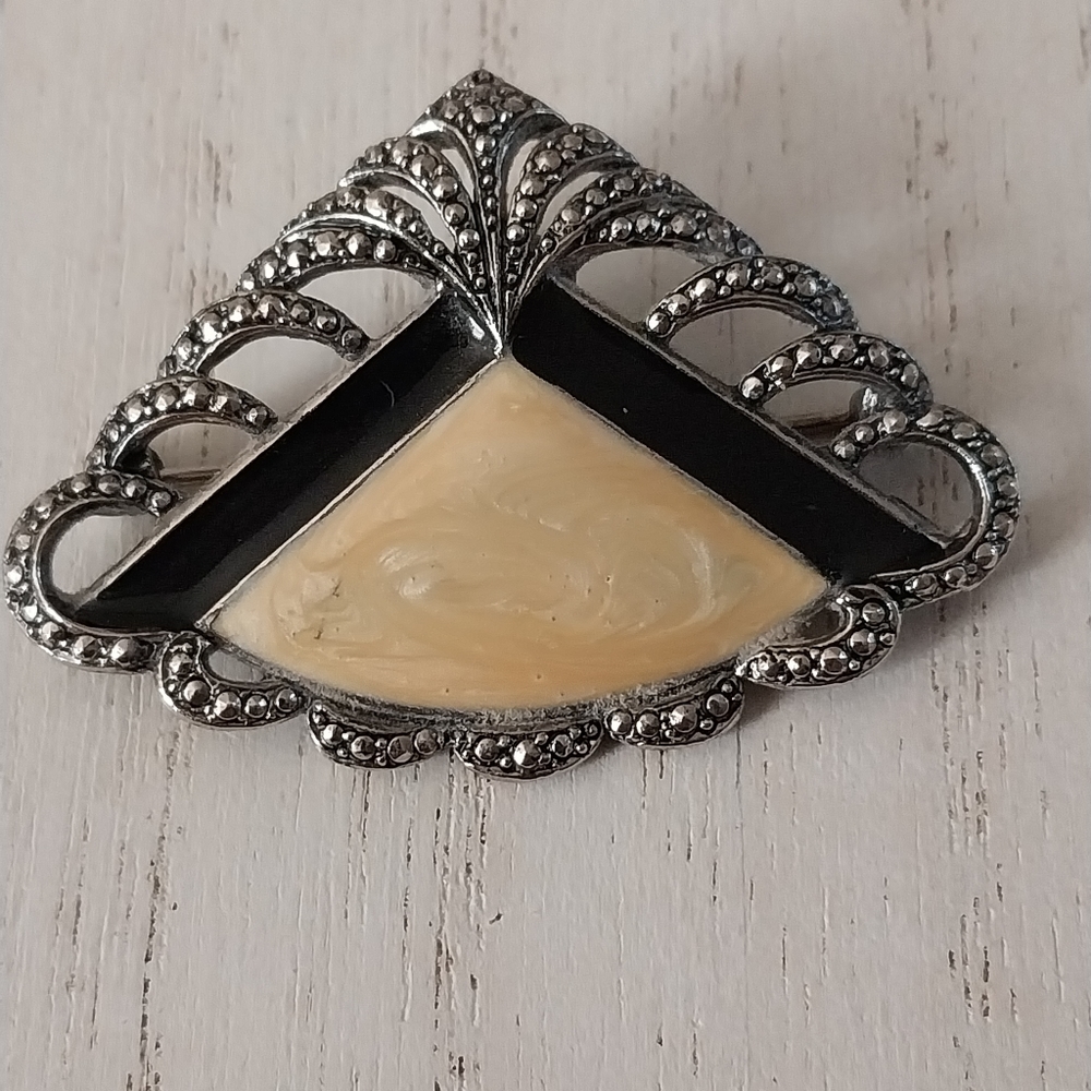 Unsigned Avon Art Deco Influenced Fan Brooch